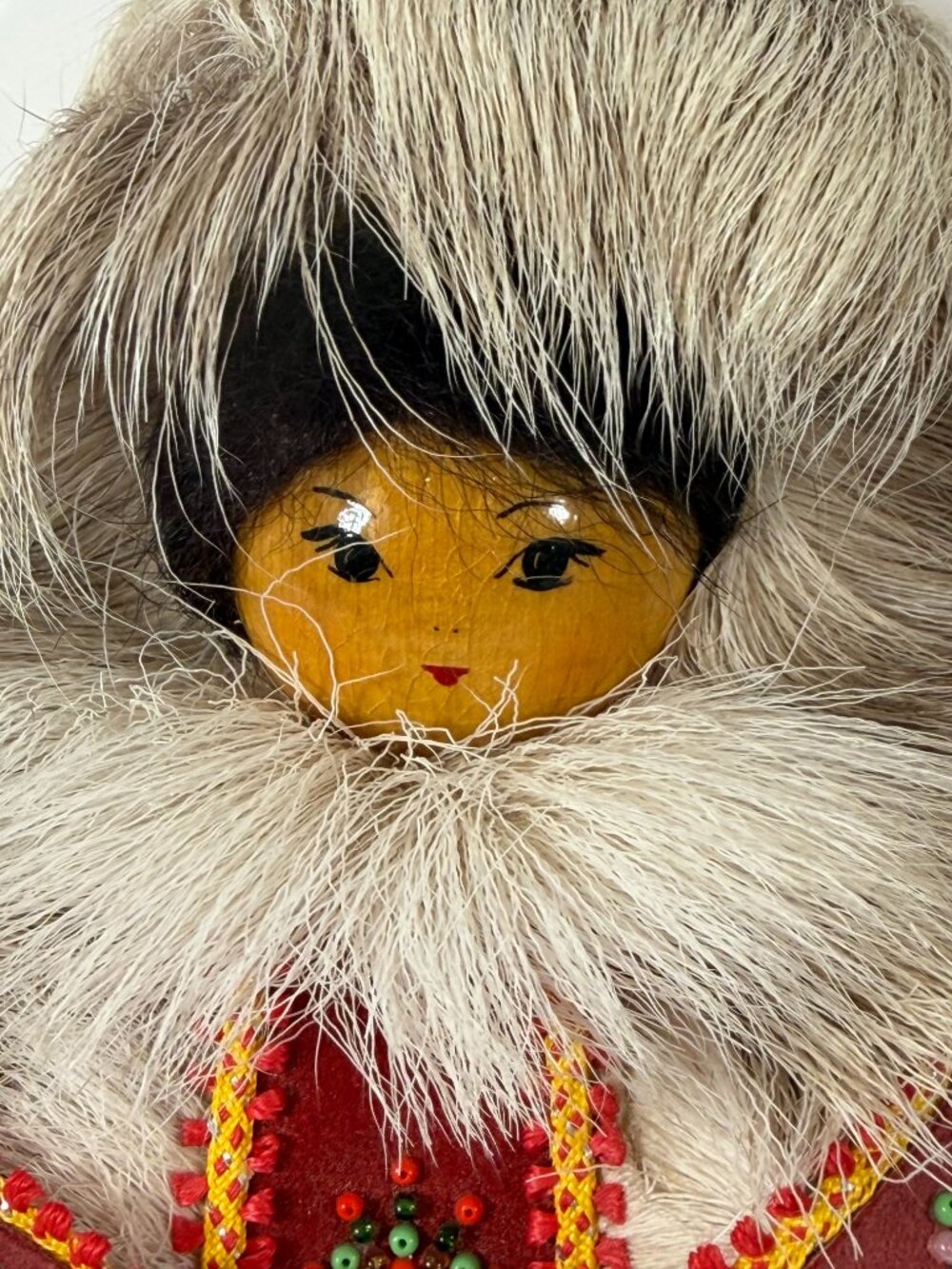 Vintage Inuit Native Arctic Doll, Handmade, Fur & Glass Beads, MINT condition - Picture 3 of 13